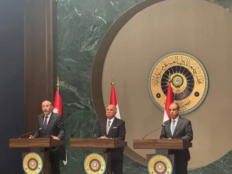 وزير الخارجية يشارك في اجتماع آلية التعاون الثلاثي مع وزيري خارجيتي الأردن والعراق ببغداد