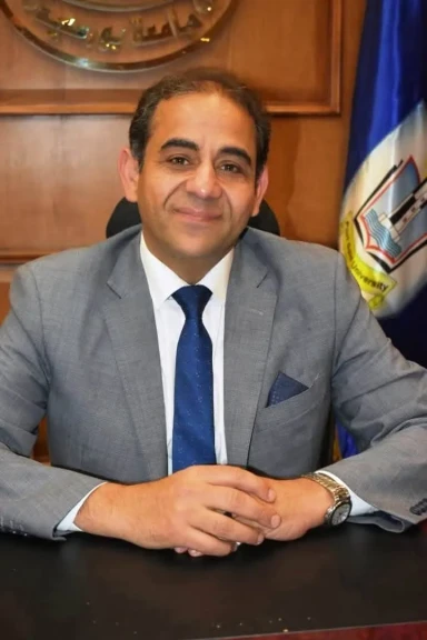 رئيس جامعة بورسعيد يهنىء منتخب جوالة الجامعة