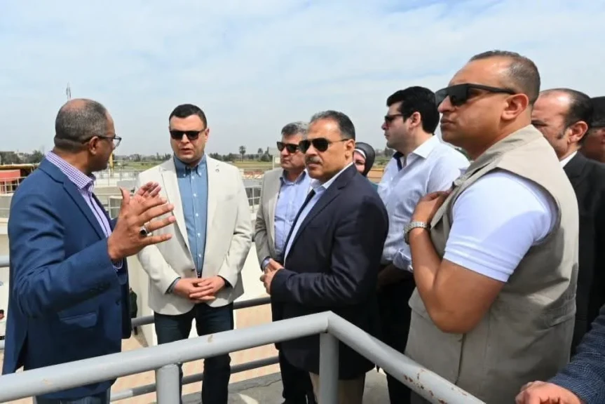 وزير الإسكان ومحافظ الشرقية يبدأن جولة تفقدية بعدد من مشروعات المياه والصرف الصحي بالمحافظة