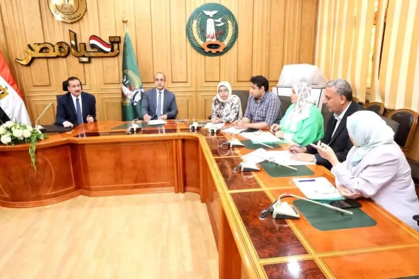 محافظ المنوفية يناقش آليات قبول الطلاب بالمدارس الرسمية والمتميزة للغات
