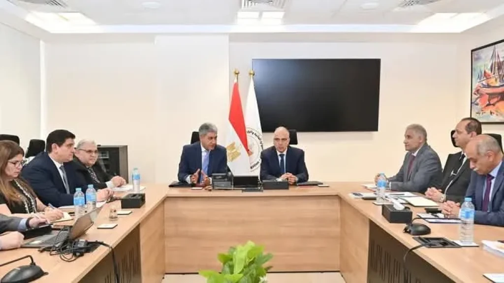 وزيرا الري و السياحة يبحثان خطوات تسهيل إجراءات إصدار التراخيص المتعلقة بأعمال الري
