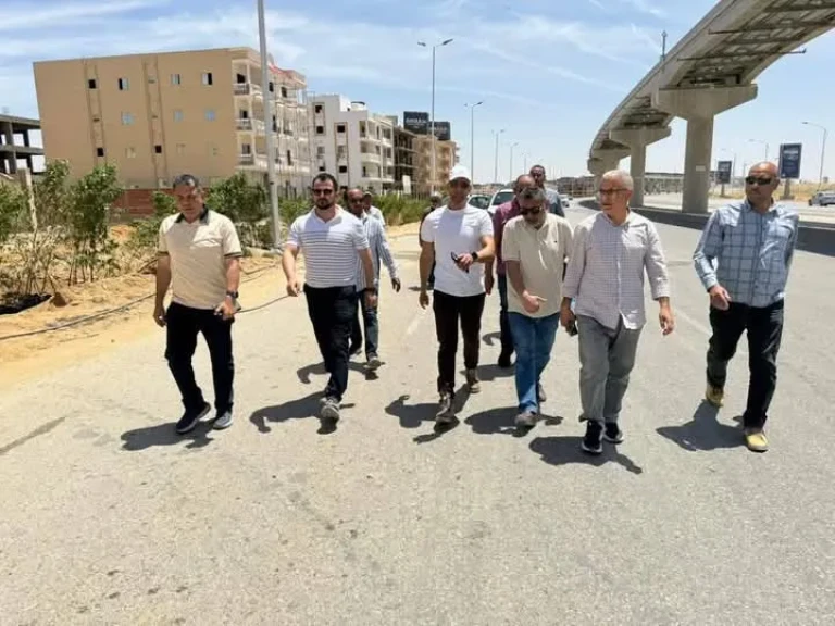 رئيس جهاز مدينة القاهرة الجديدة يتفقد أعمال تطوير الطرق والمحاور
