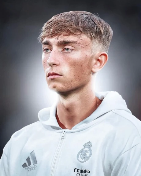 ريال مدريد يُعلن رسمياً إنتقال الأسباني دين هويسن إلي صفوف الفريق