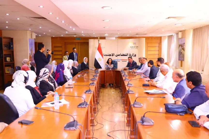وزيرة التضامن الاجتماعي تلتقي أعضاء البعثة الإشرافية لحج الجمعيات الأهلية بالوزارة