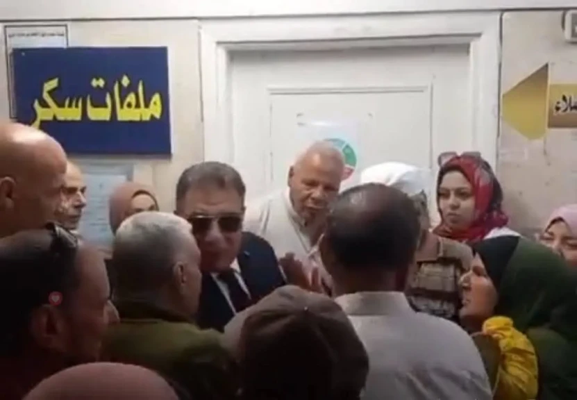 محافظ الدقهلية في زيارة مفاجئة لعيادة التأمين الصحي بجديلة