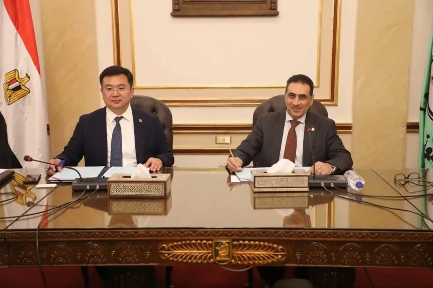 جامعةالقاهرة توقع مذكرة تفاهم مع مركز التبادل الدولي للتعليم اللغوي بالصين
