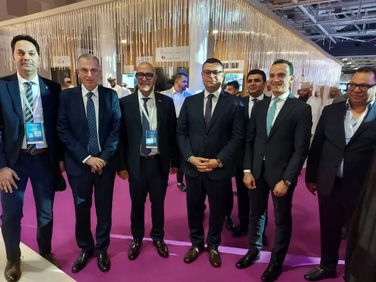 وزير الإسكان يصل إلى مسقط ويُشارك في افتتاح معرض ومؤتمر عُمان العقاري