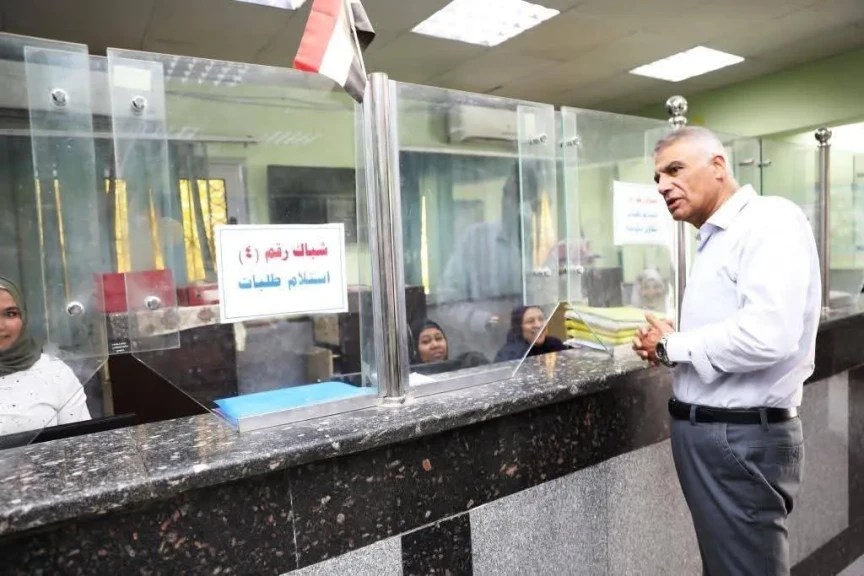 محافظ أسوان يتابع منظومة العمل بالمركز التكنولوجى بإدفو ..