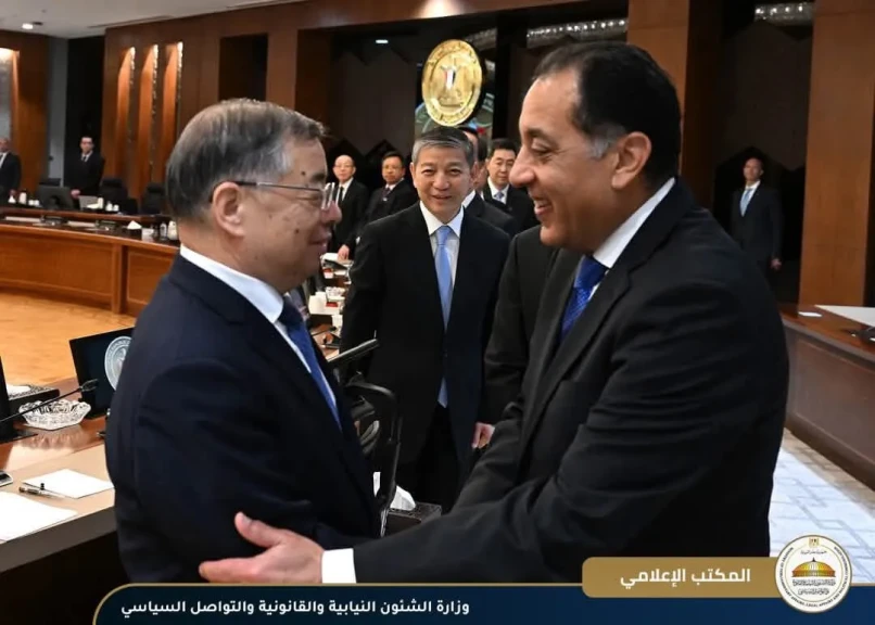 رئيس مجلس الوزراء يستقبل عضو المكتب السياسي أمين الأمانة العامة للجنة المركزية للحزب الشيوعي الصيني
