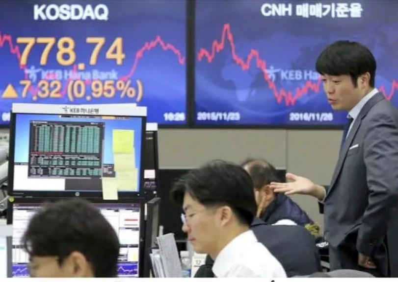 صعود مؤشرات الأسهم الآسيوية وارتفاع أسعار النفط بأكثر من 1.20 دولار