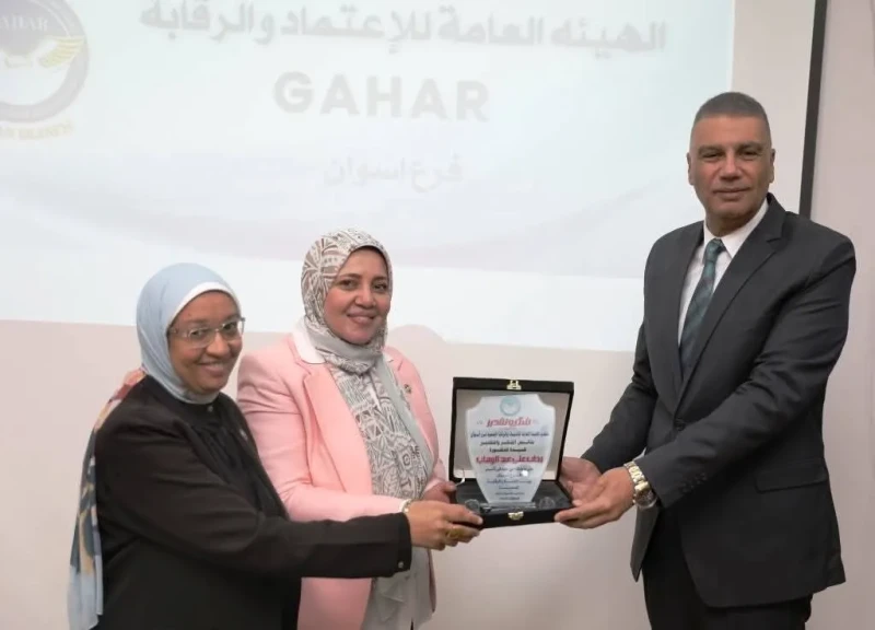 محافظ أسوان يشارك فى إحتفالية فرع الهيئة العامة للإعتماد والرقابة الصحية