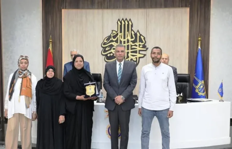 محافظ أسوان يُكرم الأم المثالية الثانية على مستوى الجمهورية