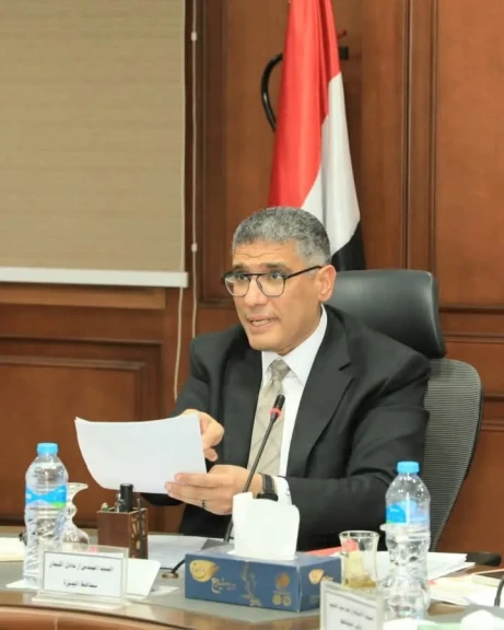 محافظ الجيزة يناقش استعدادات الطرح الجديد لعدد 2130 مدفنًا بطريق الفيوم