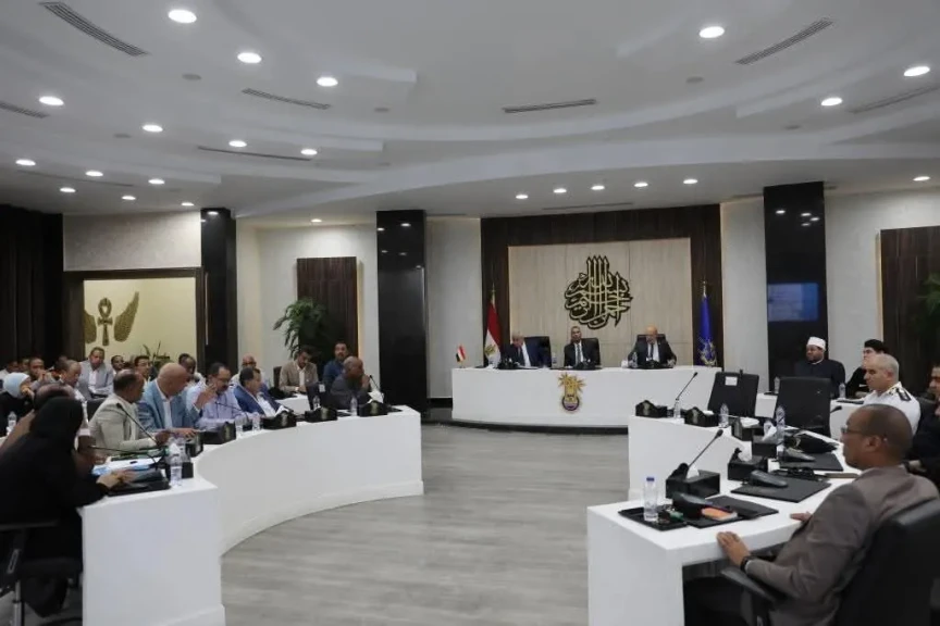أعضاء مجلس النواب والشيوخ يقدموا شكرهم لمحافظ أسوان وجهازه المعاون