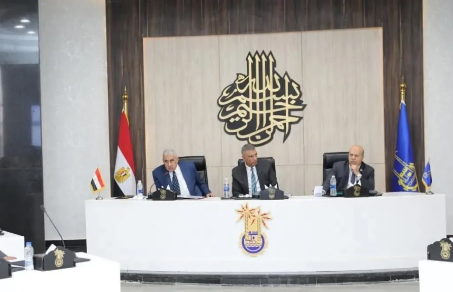 محافظ أسوان يترأس اجتماع المجلس التنفيذي