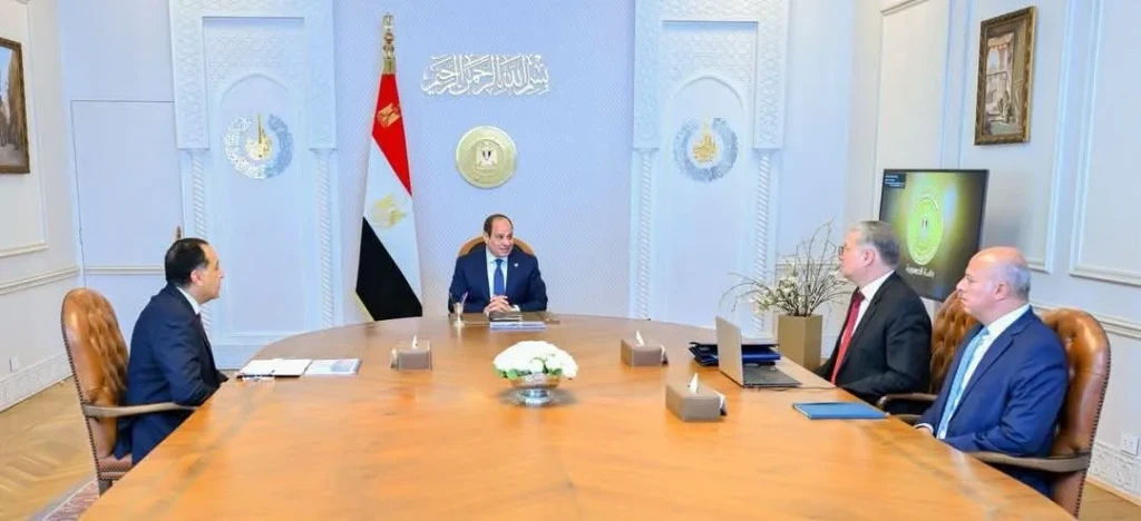 الرئيس السيسي يجتمع مع رئيس الوزراء ووزير البترول