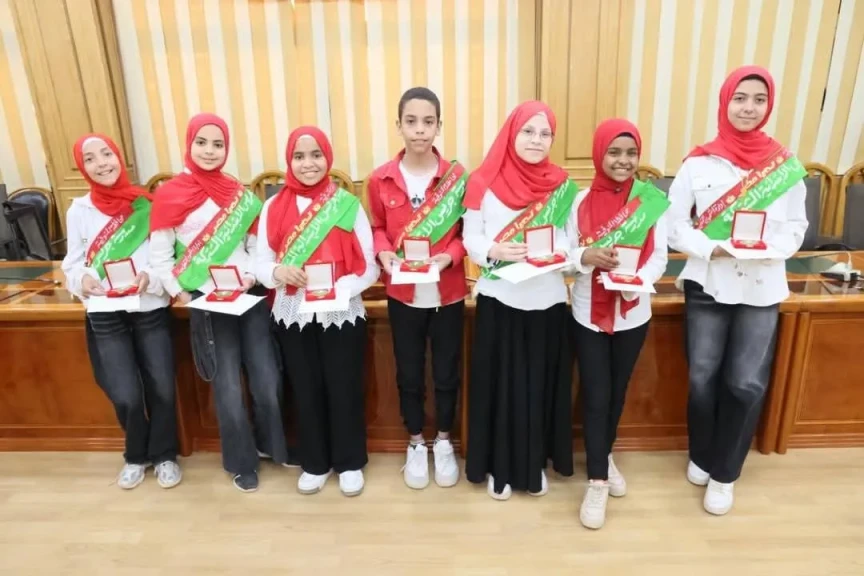 محافظ المنوفية يُكرم مدرسة جريس الابتدائية لفوزها بالمركز الأول في مسابقة أوائل الطلبة