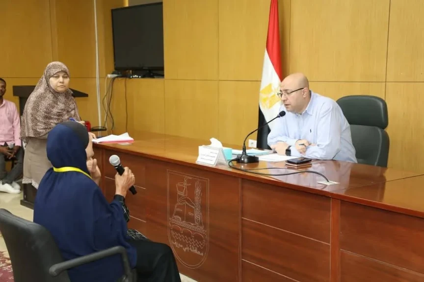 محافظ بني سويف يواصل سلسلة لقاءاته بالمواطنين