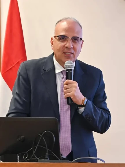 وزير الري يكرم (٢٤) من المتدربين الأفارقة من دول حوض نهر النيل والقرن الافريقى
