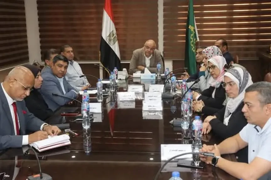 محافظ القليوبية يترأس اجتماعًا موسعًا لبحث إتاحة خدمات إضافية  للمواطنين على كورنيش النيل