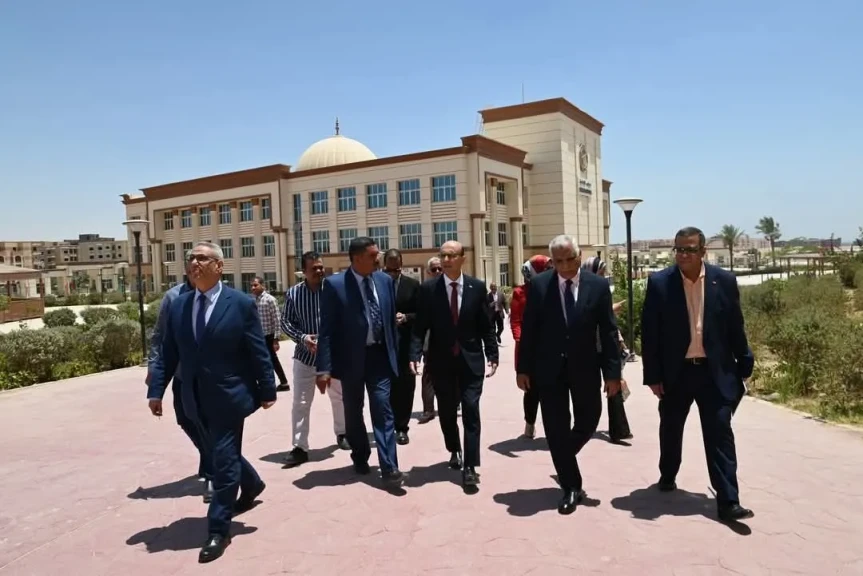 الدكتور المنشاوي يتفقد لجان امتحانات جامعة أسيوط الأهلية