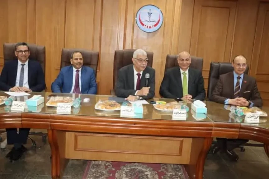 رئيس جامعة المنوفية يلتقى بعمداء الكليات