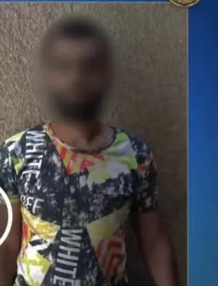 الداخلية: ضبط أحد الأشخاص حاملاً سلاح أبيض يقوم بالتلويح به والتعدى بالسب على أحد المواطنين