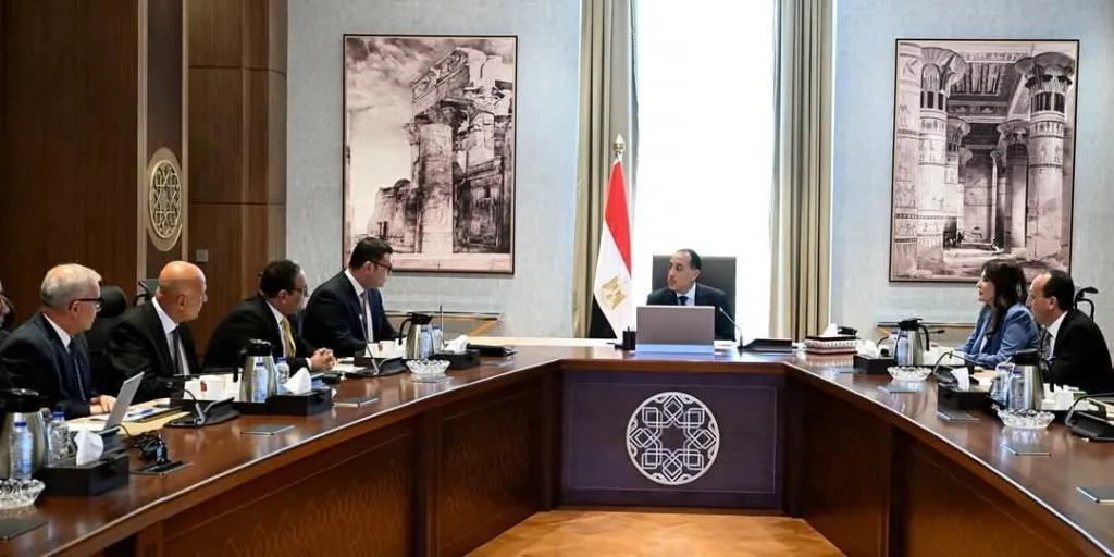 رئيس الوزراء يتابع الموقف التنفيذي لمنظومة مياه الشرب والصرف الصحي