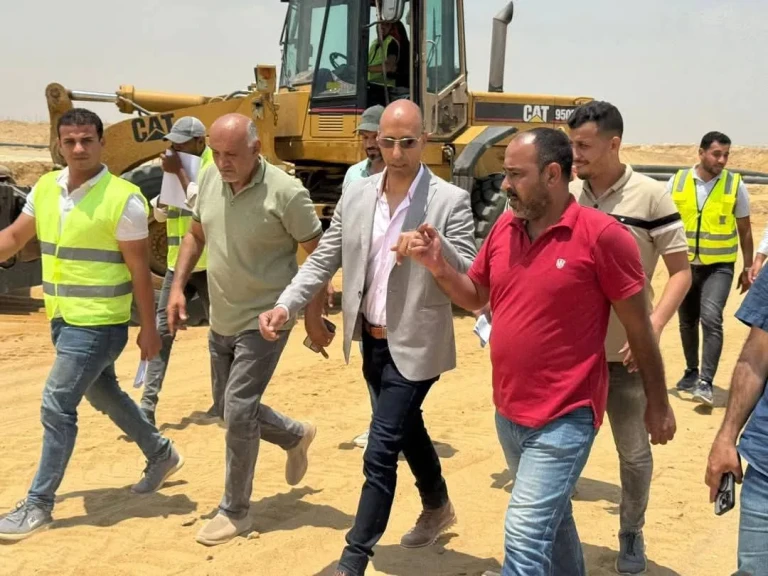 وزير الإسكان يتابع مشروعات المرافق والطرق الجارية بالتوسعات الجنوبية لمدينة القاهرة الجديدة