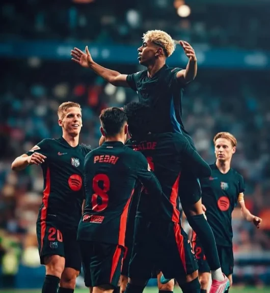 برشلونة يجدد عقد لامين يامال حتى 2031 بعد موسم استثنائي