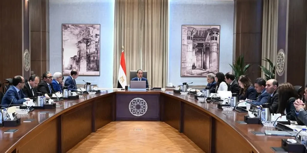 رئيس الوزراء يستعرض مجموعة من المقترحات التي تسهم فى خفض معدلات الدَين