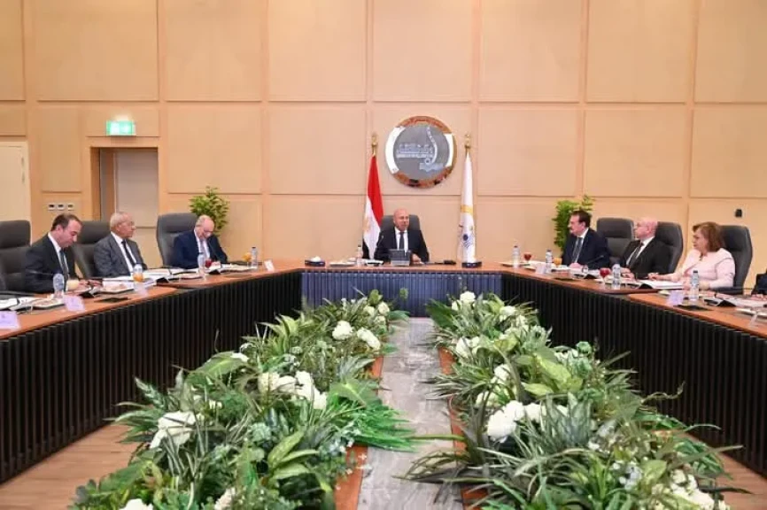 وزير الصناعة والنقل يترأس اجتماع الجمعيتين العموميتين لشركتي الملاحة الوطنية والمصرية لأعمال النقل البحري”مارترانس”