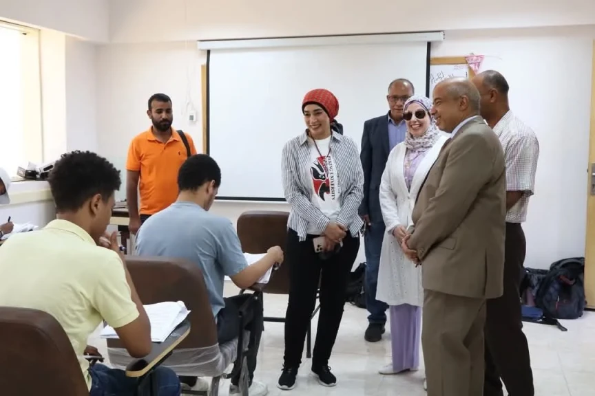 رئيس جامعة الأقصر تتابع سير امتحانات كليتي السياحة والفنادق والعلوم