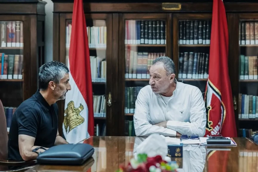 الخطيب يجتمع مع الجهاز الفني الجديد لفريق الكرة