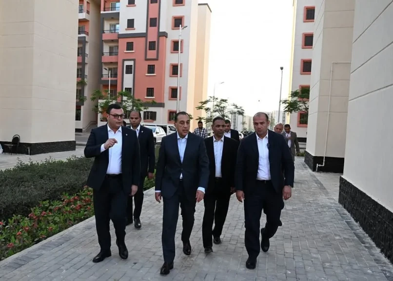 رئيس الوزراء يتفقد عددا من المشروعات الجاري تنفيذها بحدائق العاصمة