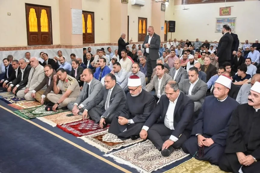 مفتي الجمهورية و محافظ الشرقية يؤديان صلاة الجمعة بمسجد الرحمة