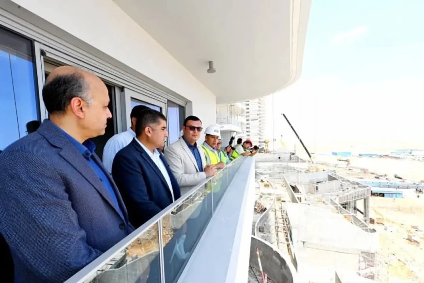 وزير الإسكان يبدأ جولة تفقدية في مدينة العلمين الجديدة