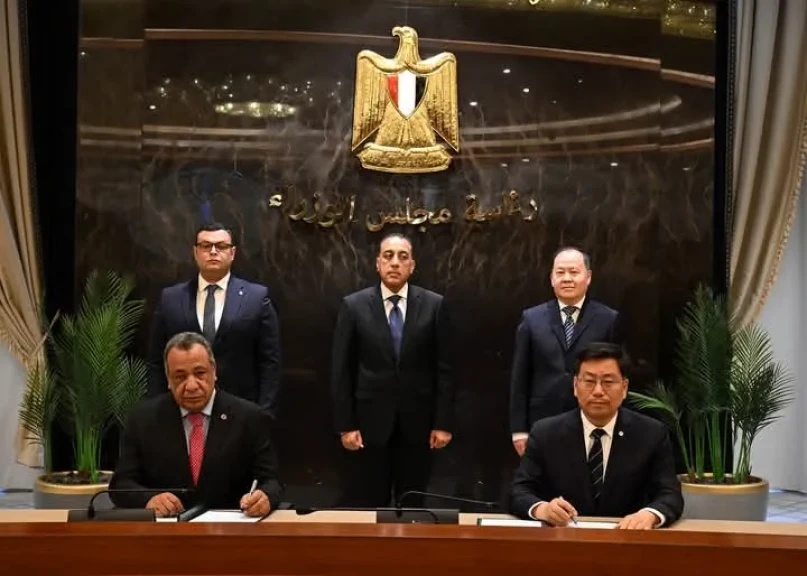 رئيس الوزراء يشهد توقيع بروتوكول تعاون لتأسيس تحالف مشترك بين ”المقاولون العرب” والشركة الصينية ”CSCEC”