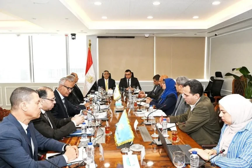 وزير الإسكان والمرافق يستقبل محافظ الجيزة