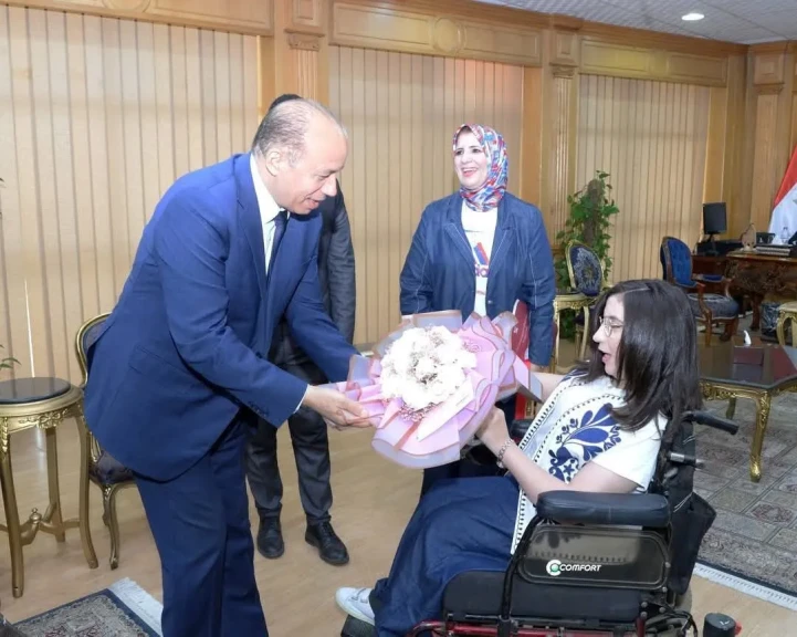 رئيس جامعة المنصورة يستقبل إدارة مركز خدمات الأشخاص ذوي الإعاقة