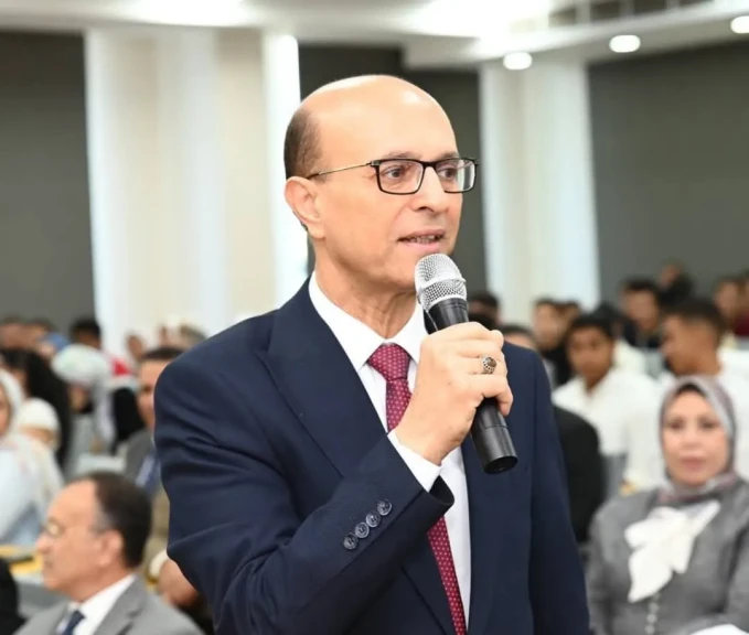 رئيس جامعة أسيوط يشارك في ورشة  ”الفضاء والتنمية المستدامة”