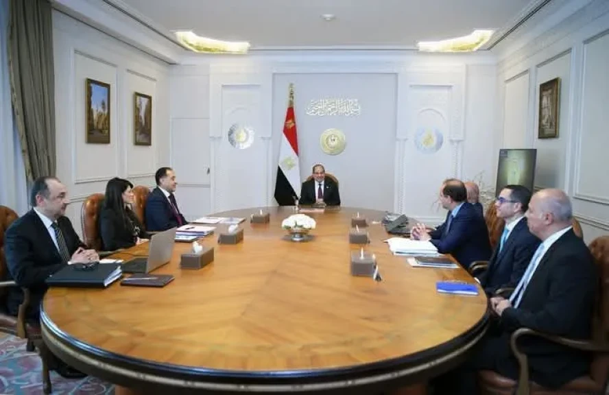 السيسي يوجه بمُواصلة العمل على تطوير وتحسين أداء الشركات التابعة لقطاع الأعمال العام