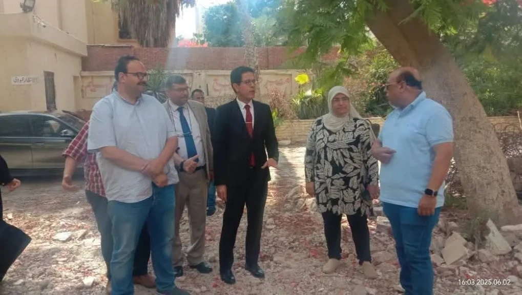 رئيس جامعة بنها يتفقد أعمال التطوير بمجمع الخدمات والادارة الطبية بالجامعة