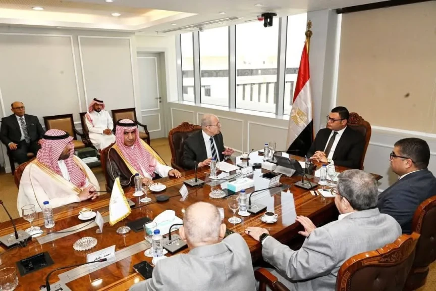 وزير الإسكان يستقبل وفداً من وزارتي الاستثمار والبلديات وهيئة المقاولين بالمملكة العربية السعودية