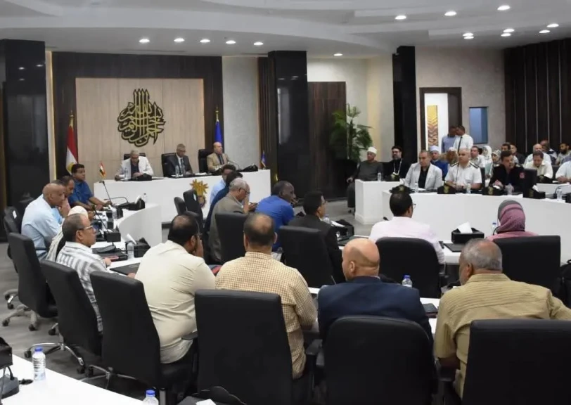 محافظ أسوان يؤكد عدم التهاون مطلقاً في الحفاظ على أراضي الدولة