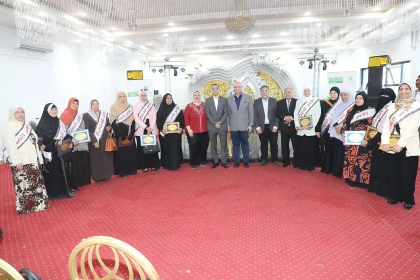 محافظ بني سويف يُكرّم الأمهات المثاليات الفائزات بالتعاون مع وزارتي التنمية المحلية والتضامن