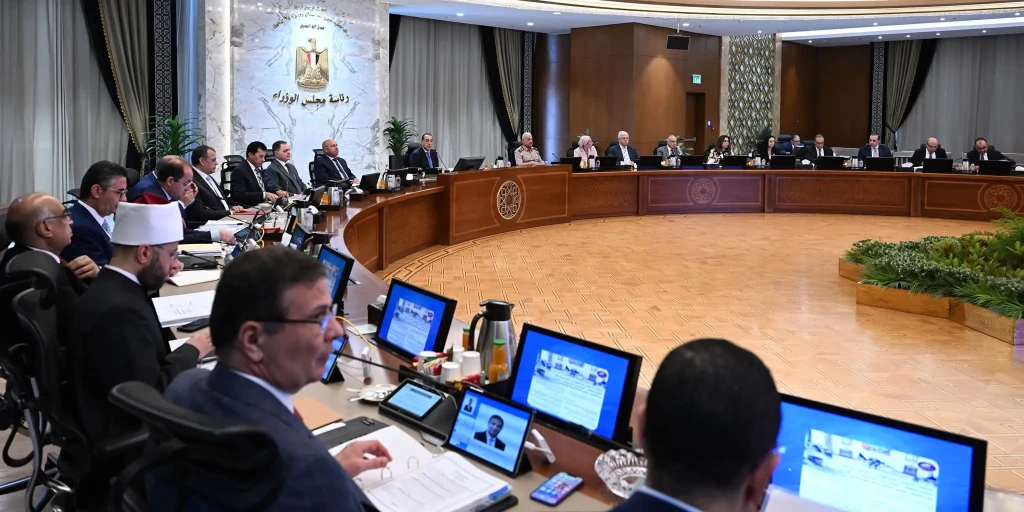 رئيس الوزراء يوجه جميع الأجهزة الحكومية والجهات المعنية باتخاذ التدابير اللازمة خلال فترة إجازة عيد الأضحى المُبارك