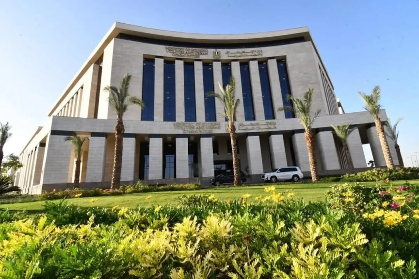 رئيس جهاز القرى السياحية يعلن استكمال رفع كفاءة وتجميل المسطحات الخضراء والمداخل بمارينا