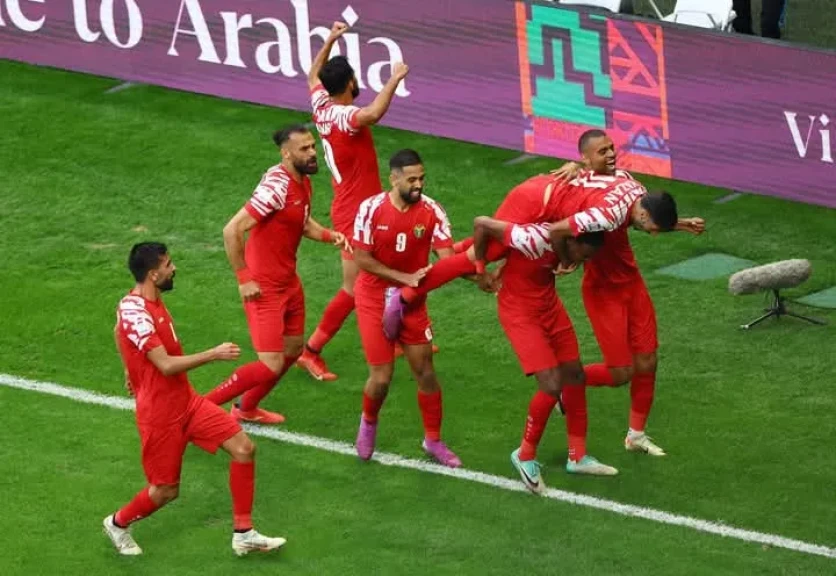 المنتخب الأردني يكتسح عمان بثلاثية نظيفة ويتأهل إلى مونديال 2026 لأول مرة في تاريخه