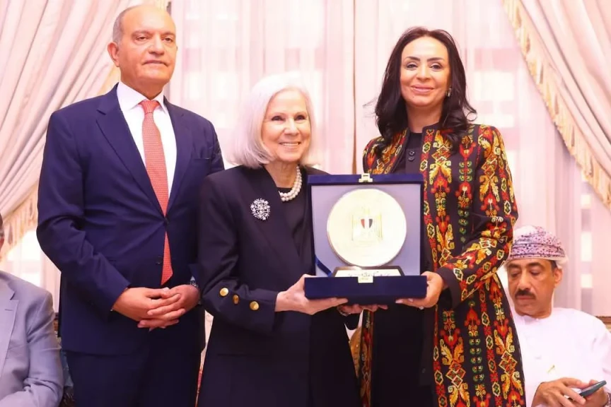 وزيرة التضامن الاجتماعي تكرم السفيرة هيفاء أبو غزالة